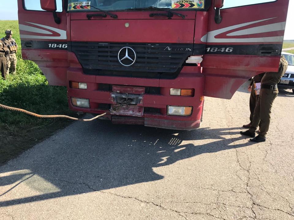 Police forces in Kirkuk confiscate two trucks in the site of an oil robbing, April 18, 2019. (Photo: Energy Police in Kirkuk)